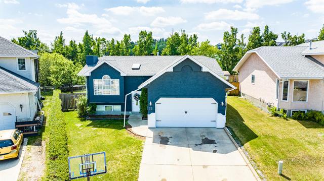 22 Palmer Close, House detached with 5 bedrooms, 2 bathrooms and 4 parking in Sylvan Lake AB | Image 2