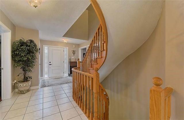 6742 Tenth Line, House detached with 4 bedrooms, 3 bathrooms and 3 parking in Mississauga ON | Image 2