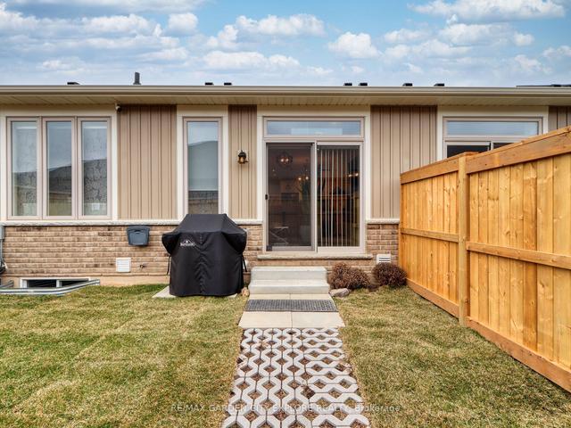 16 Marus Common, House attached with 2 bedrooms, 2 bathrooms and 2 parking in St. Catharines ON | Image 26
