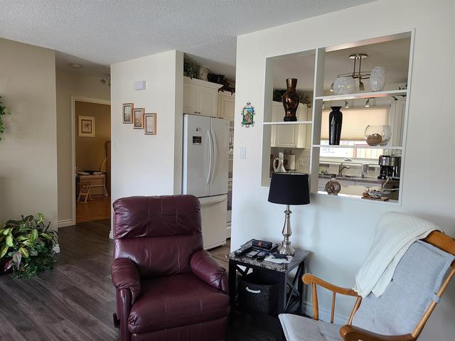 9600 99 Avenue, House detached with 2 bedrooms, 1 bathrooms and 4 parking in Sexsmith AB | Image 6