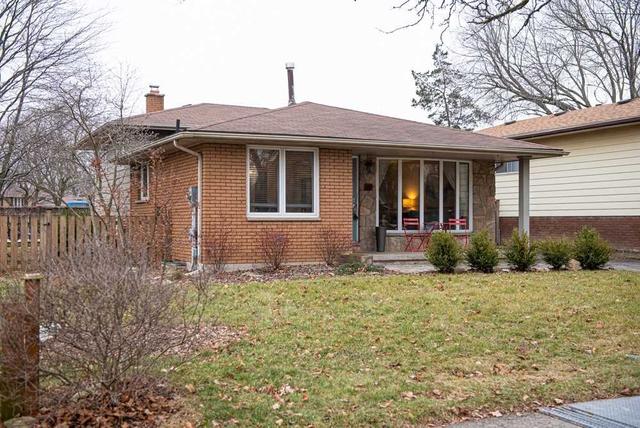 10 Madison Ave, House detached with 4 bedrooms, 2 bathrooms and 2 parking in Brantford ON | Image 1