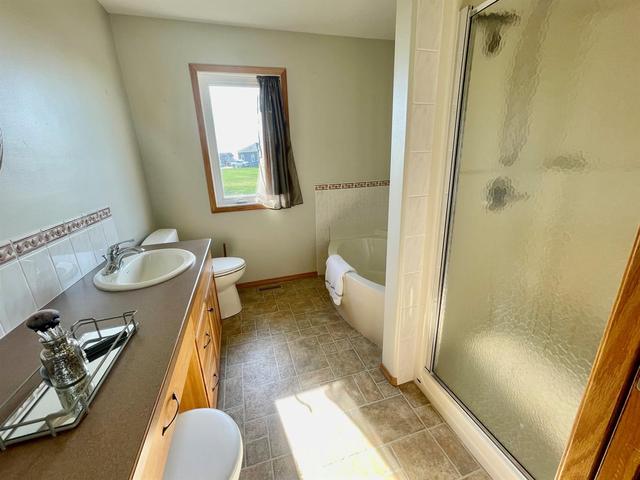 121 Chulavista Close, House detached with 4 bedrooms, 3 bathrooms and 10 parking in Lethbridge County AB | Image 22