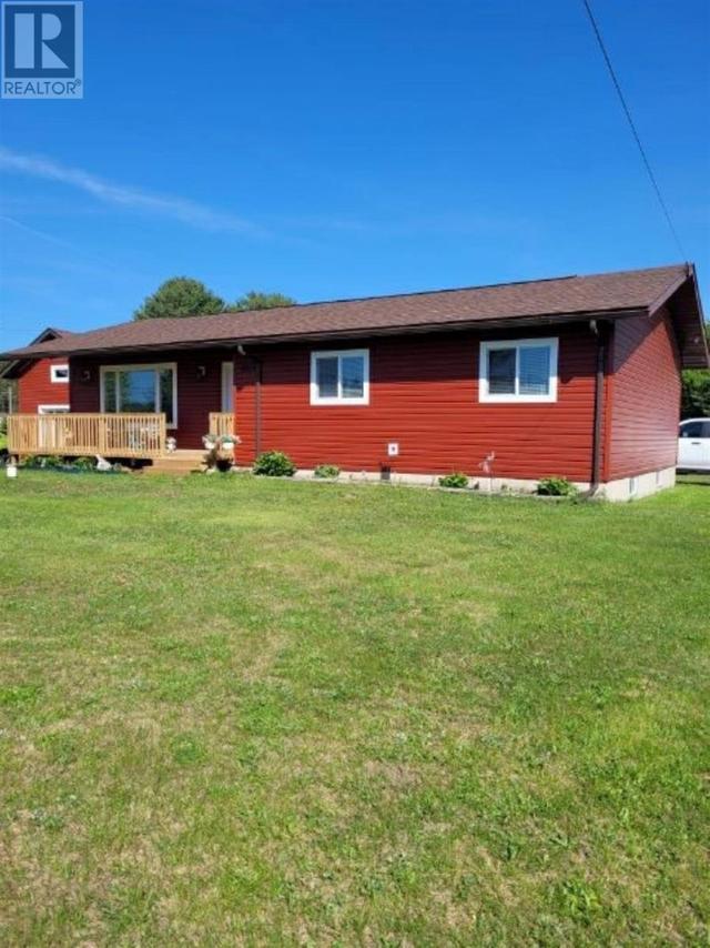 864 Frontenac St, House detached with 5 bedrooms, 1 bathrooms and null parking in Sault Ste. Marie ON | Image 2