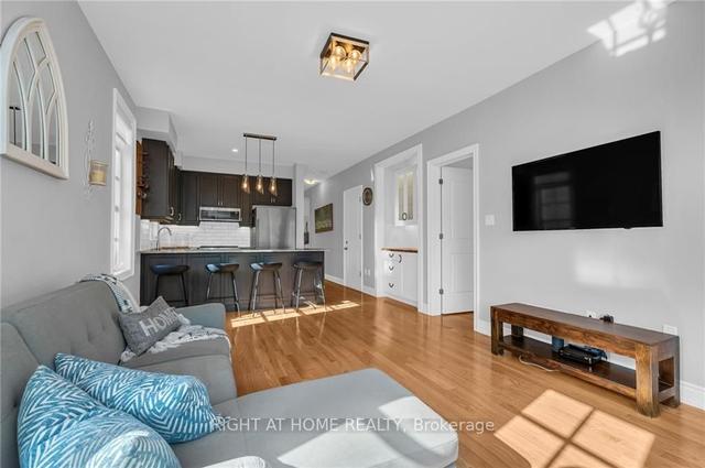 31 Windsor Circ, House attached with 1 bedrooms, 3 bathrooms and 2 parking in Niagara on the Lake ON | Image 3