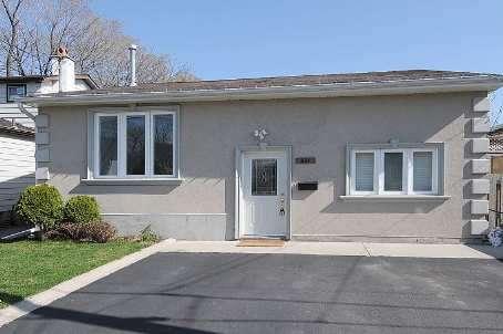 884 Fourth St, House detached with 3 bedrooms, 2 bathrooms and 3 parking in Mississauga ON | Image 1