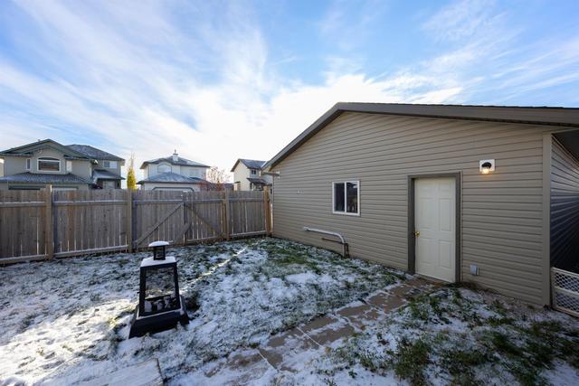 198 Fox Crescent, House detached with 4 bedrooms, 2 bathrooms and 2 parking in Wood Buffalo AB | Image 2