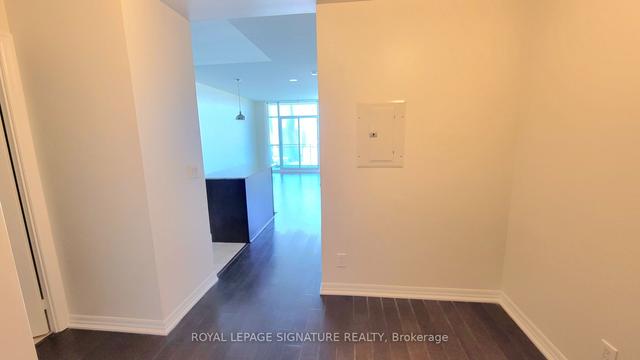 2305 - 223 Webb Dr, Condo with 1 bedrooms, 2 bathrooms and 1 parking in Mississauga ON | Image 9
