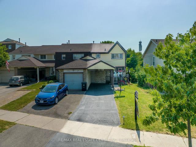 22 Fanshawe Dr, House attached with 3 bedrooms, 3 bathrooms and 3 parking in Brampton ON | Image 1
