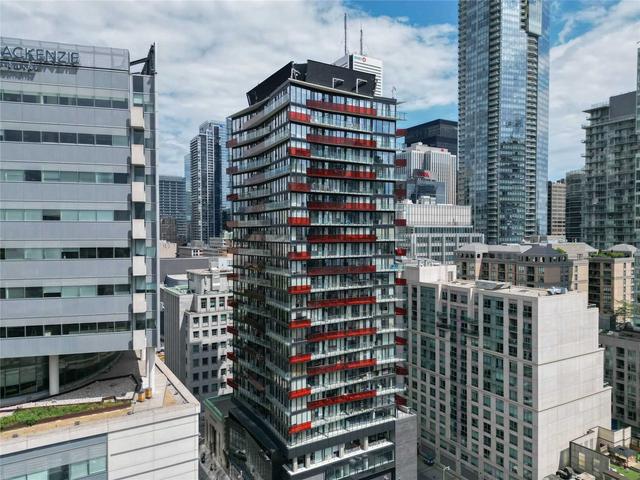 1005 - 215 Queen West St, Condo with 3 bedrooms, 2 bathrooms and 0 parking in Toronto ON | Image 20