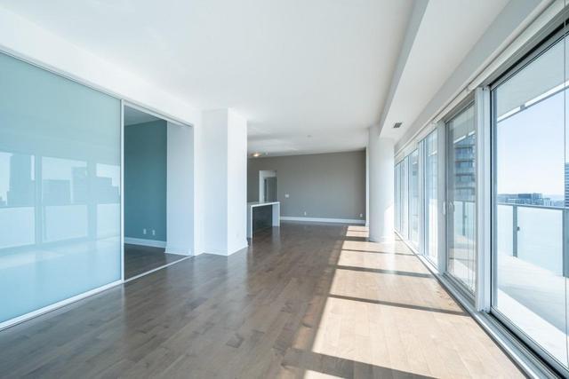 3802 - 65 St Mary St, Condo with 2 bedrooms, 2 bathrooms and 1 parking in Toronto ON | Image 14