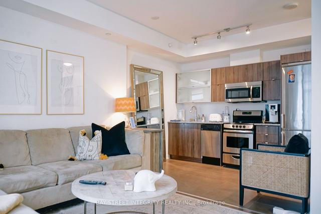 2010 - 170 Fort York Blvd, Condo with 1 bedrooms, 1 bathrooms and 1 parking in Toronto ON | Image 1