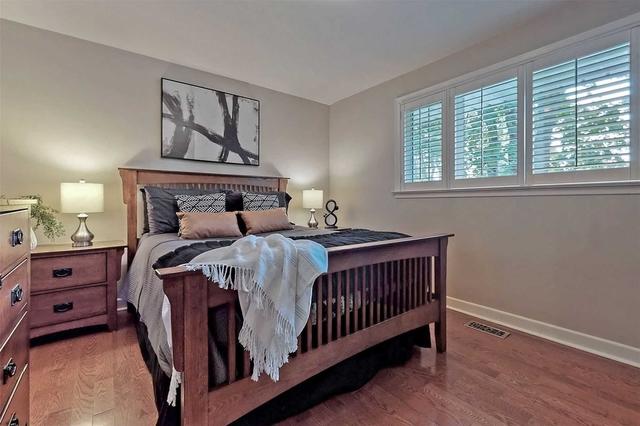 79 Regency Sq, House detached with 3 bedrooms, 2 bathrooms and 5 parking in Toronto ON | Image 7
