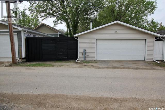 2857 Elphinstone Street, House detached with 3 bedrooms, 2 bathrooms and null parking in Regina SK | Image 2