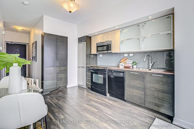 3502 - 25 Capreol Crt, Condo with 1 bedrooms, 1 bathrooms and 1 parking in Toronto ON | Image 6