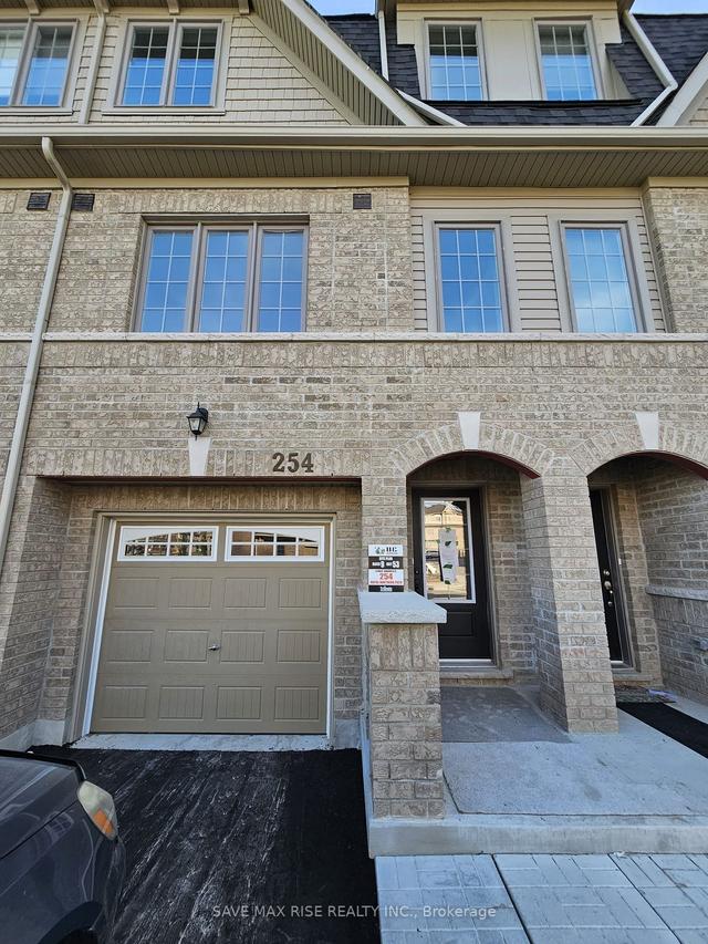 254 Royal Northern Path N, Townhouse with 3 bedrooms, 3 bathrooms and 3 parking in Oshawa ON | Image 1