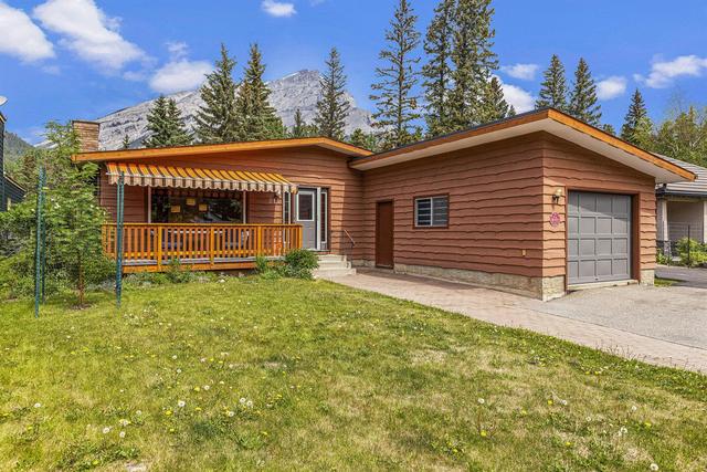 214 Marmot Place, House detached with 3 bedrooms, 1 bathrooms and 2 parking in Banff AB | Image 3