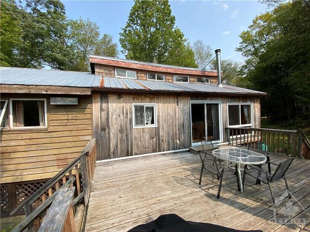 1032 Log Cabin Lane, House detached with 6 bedrooms, 5 bathrooms and 10 parking in North Frontenac ON | Image 2