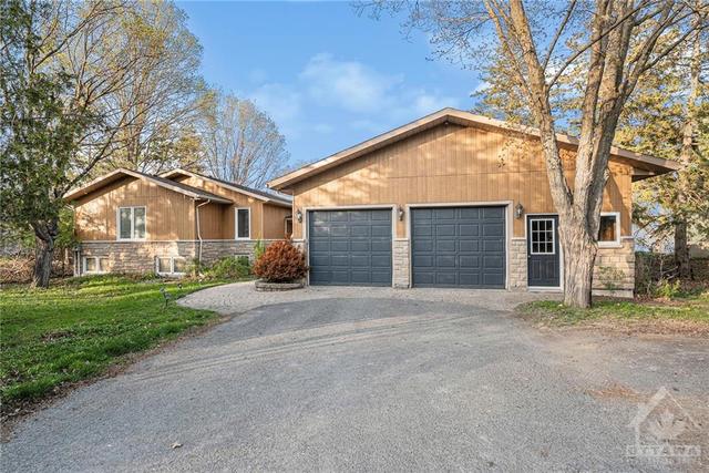 2840 Barlow Crescent, House detached with 4 bedrooms, 3 bathrooms and 6 parking in Ottawa ON | Image 1