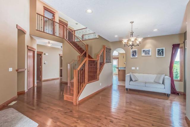 37 Val Gardena View Sw, House detached with 4 bedrooms, 3 bathrooms and 4 parking in Calgary AB | Image 6