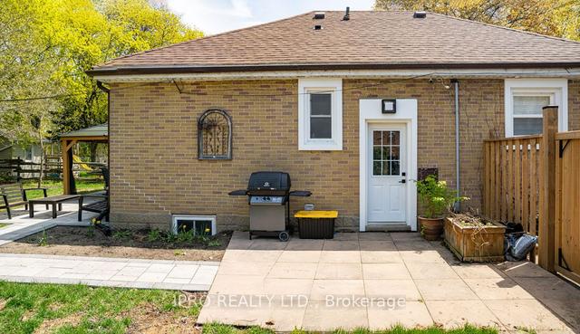 20 Fern St, House detached with 2 bedrooms, 2 bathrooms and 4 parking in Brampton ON | Image 13