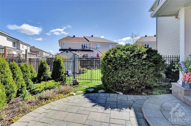80 Appledale Drive, Townhouse with 3 bedrooms, 3 bathrooms and 4 parking in Ottawa ON | Image 4