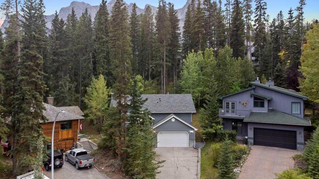 105 Grassi Place, House detached with 3 bedrooms, 3 bathrooms and 2 parking in Canmore AB | Image 2
