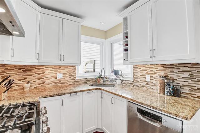 19 Adele Crescent, House detached with 4 bedrooms, 4 bathrooms and 5 parking in Ottawa ON | Image 12