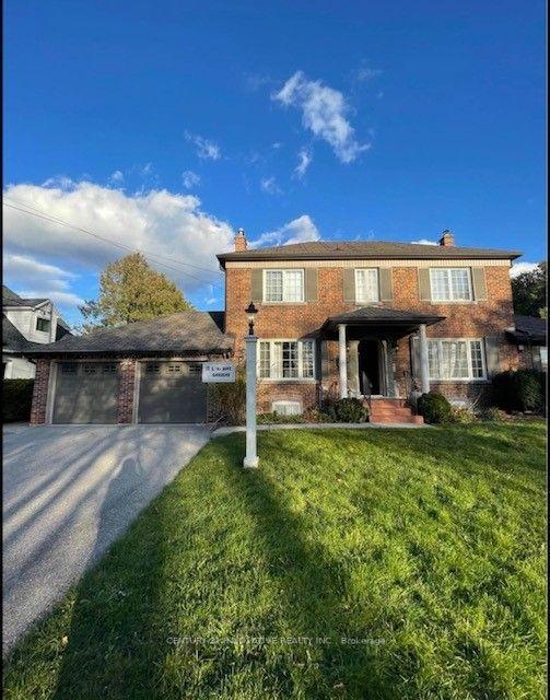 11 Lorraine Gdns, House detached with 4 bedrooms, 3 bathrooms and 8 parking in Toronto ON | Image 8