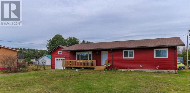 864 Frontenac St, House detached with 5 bedrooms, 1 bathrooms and null parking in Sault Ste. Marie ON | Image 4