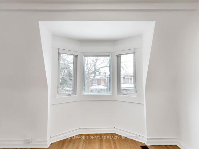 985 Shaw St, House detached with 4 bedrooms, 2 bathrooms and 0 parking in Toronto ON | Image 14
