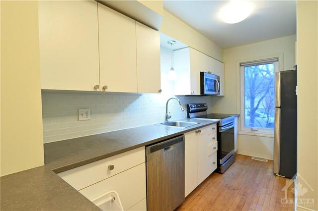 c - 90 Templeton Street, Townhouse with 2 bedrooms, 2 bathrooms and 1 parking in Ottawa ON | Image 5