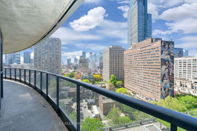 1304 - 25 Carlton St, Condo with 2 bedrooms, 2 bathrooms and 1 parking in Toronto ON | Image 8