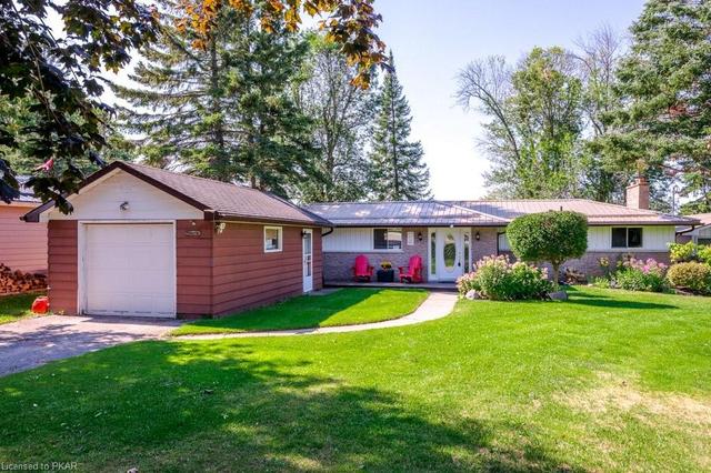 89 Kenedon Drive, House detached with 2 bedrooms, 1 bathrooms and 5 parking in Kawartha Lakes ON | Image 34