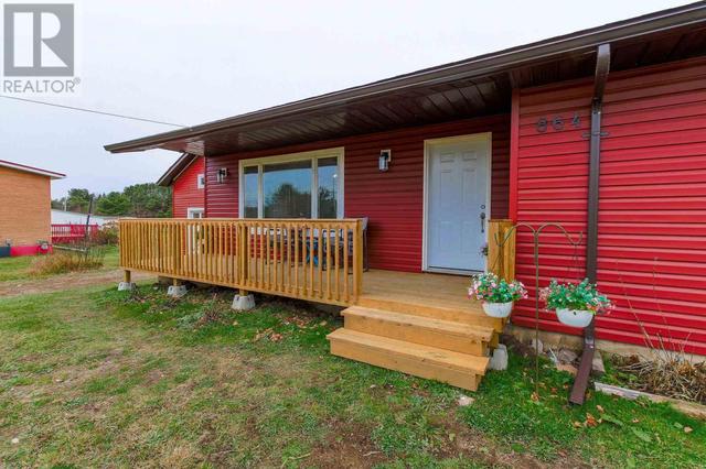864 Frontenac St, House detached with 5 bedrooms, 1 bathrooms and null parking in Sault Ste. Marie ON | Image 6