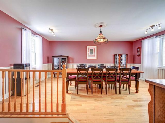 318 Queen St W, House detached with 4 bedrooms, 2 bathrooms and 6 parking in Cambridge ON | Image 3