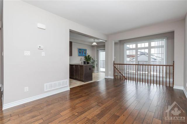 47 Tapadero Avenue, Townhouse with 3 bedrooms, 4 bathrooms and 3 parking in Ottawa ON | Image 6