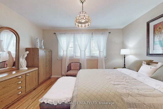 86 Coral Gable Dr, House detached with 3 bedrooms, 2 bathrooms and 6 parking in Toronto ON | Image 6