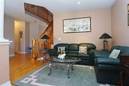 882 Silverthorn Mill Ave, House detached with 5 bedrooms, 4 bathrooms and 4 parking in Mississauga ON | Image 3