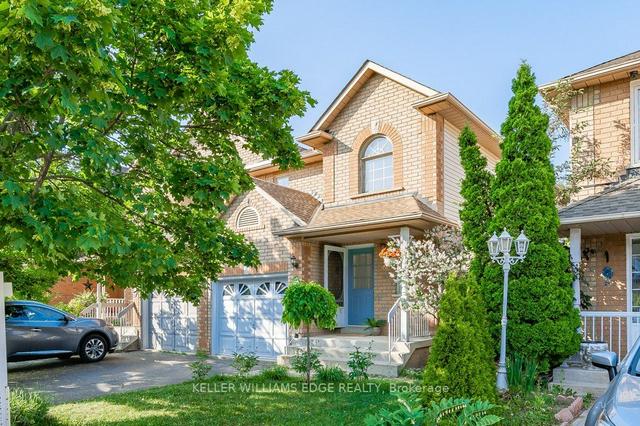 135 Harnesworth Cres, House semidetached with 3 bedrooms, 4 bathrooms and 2 parking in Hamilton ON | Image 1