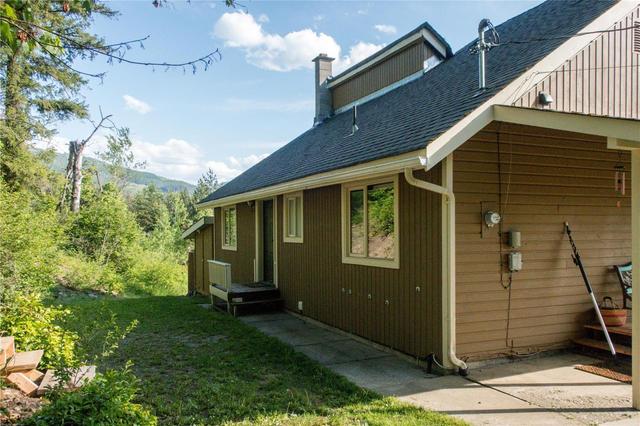 575 North Fork Road, House detached with 4 bedrooms, 2 bathrooms and 2 parking in North Okanagan E BC | Image 52