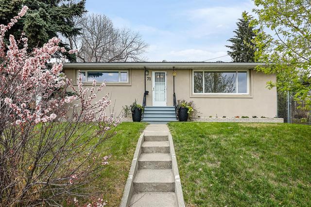 71 Meadowview Road Sw, House detached with 3 bedrooms, 2 bathrooms and 4 parking in Calgary AB | Image 2