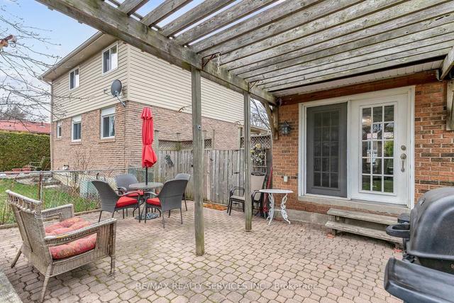 94 Ambleside Dr, House detached with 3 bedrooms, 2 bathrooms and 3 parking in Brampton ON | Image 19