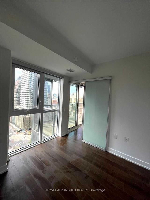 1905 - 7 Grenville St, Condo with 2 bedrooms, 2 bathrooms and 0 parking in Toronto ON | Image 2