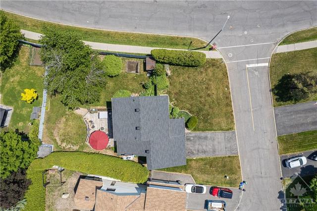 184 Des Pins Place, House detached with 3 bedrooms, 3 bathrooms and 6 parking in Ottawa ON | Image 3
