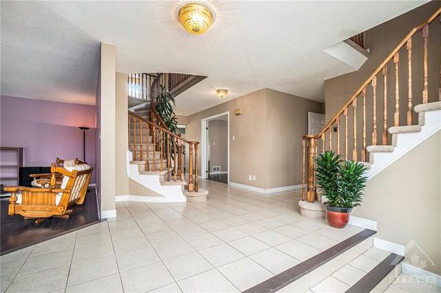 616 Merkley Drive, House detached with 5 bedrooms, 4 bathrooms and 7 parking in Ottawa ON | Image 3