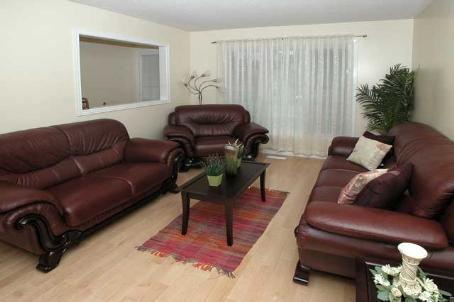 8 Nabob Cres, House attached with 3 bedrooms, 2 bathrooms and 2 parking in Toronto ON | Image 2