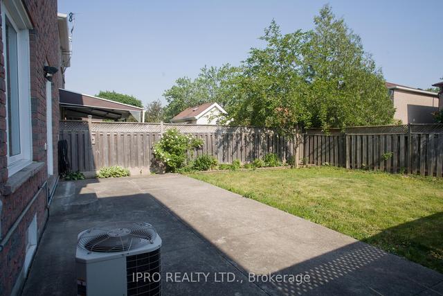 3211 Valcourt Cres, House detached with 4 bedrooms, 3 bathrooms and 3 parking in Mississauga ON | Image 19