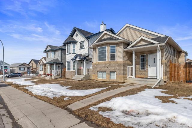 133 Saddlefield Crescent Ne, House detached with 5 bedrooms, 2 bathrooms and 5 parking in Calgary AB | Image 2