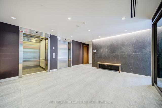 201 - 32 Camden St, Condo with 1 bedrooms, 1 bathrooms and 0 parking in Toronto ON | Image 2