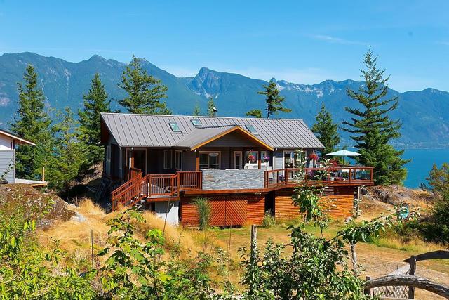 2016 Mount Artaban Road, House detached with 2 bedrooms, 2 bathrooms and null parking in Sunshine Coast F BC | Image 3